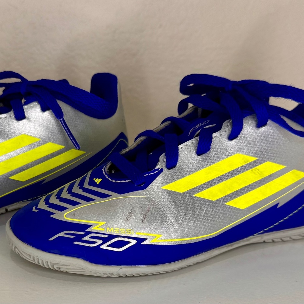 Adidas Kids' F50 League Messi "Triunfo Estelar" Indoor Soccer Shoes – Silver/Blu